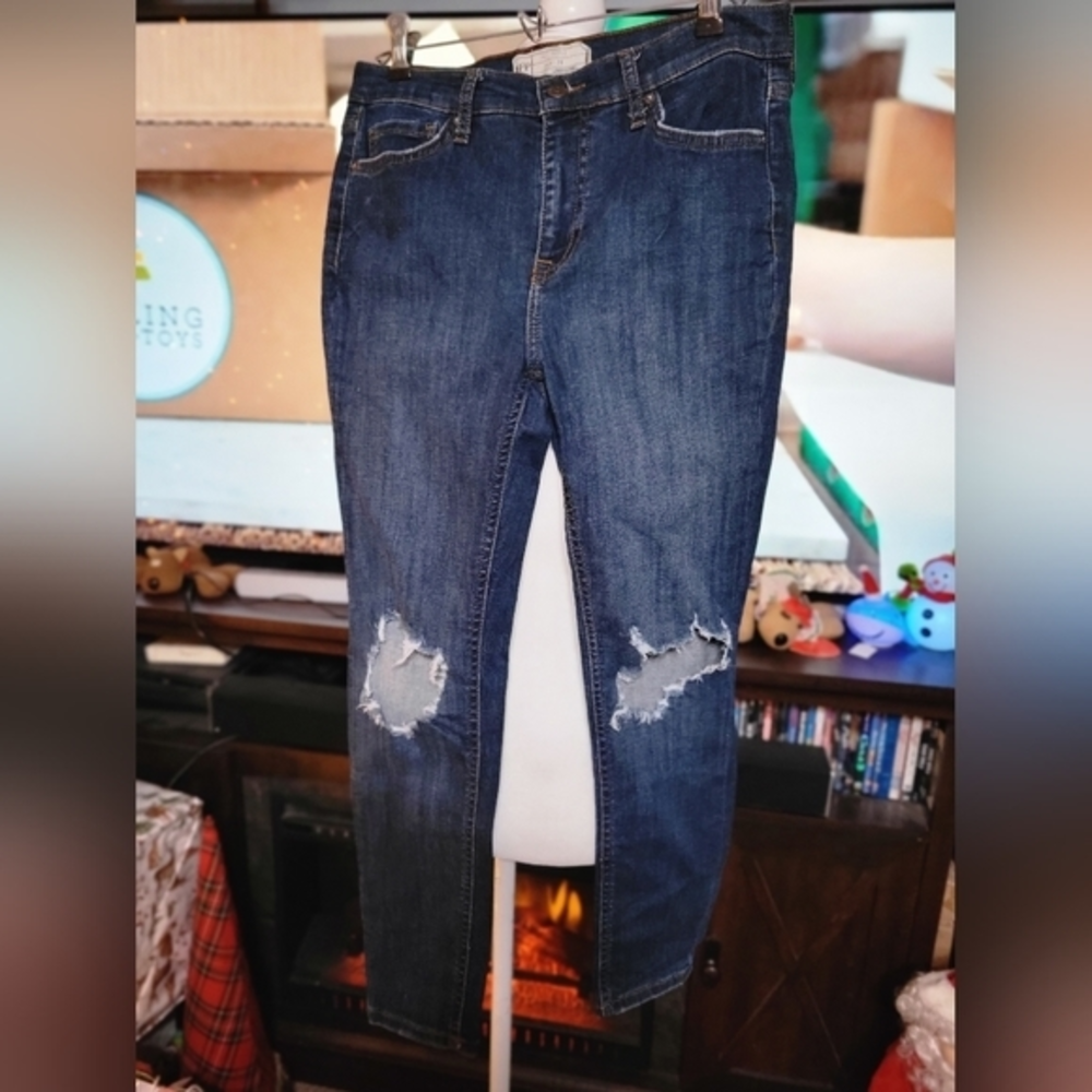 Free People‎ size 28 distressed jeans